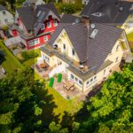 Südansicht mit Garten und Terrasse